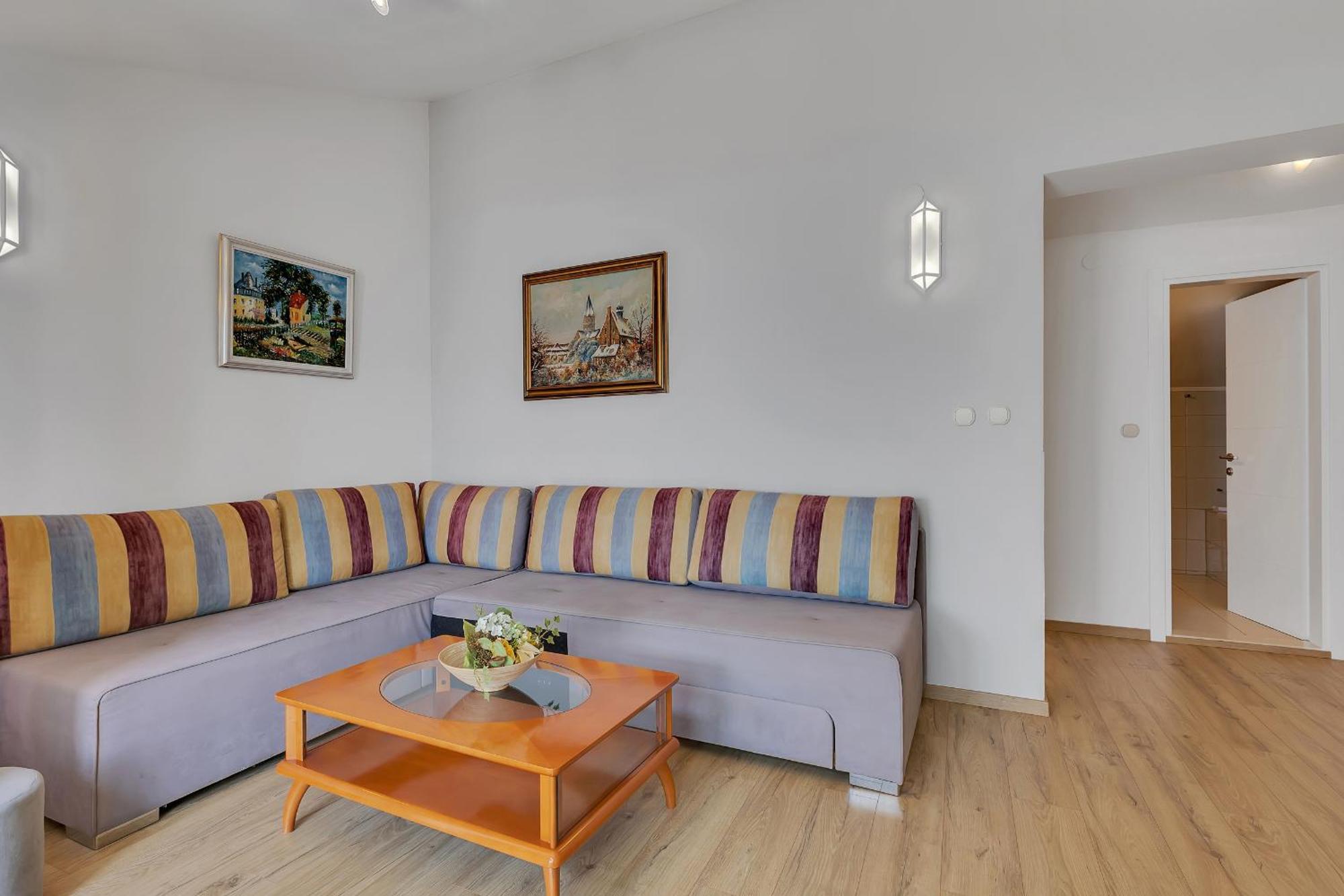 Grand View Apartments Drasnice Luaran gambar