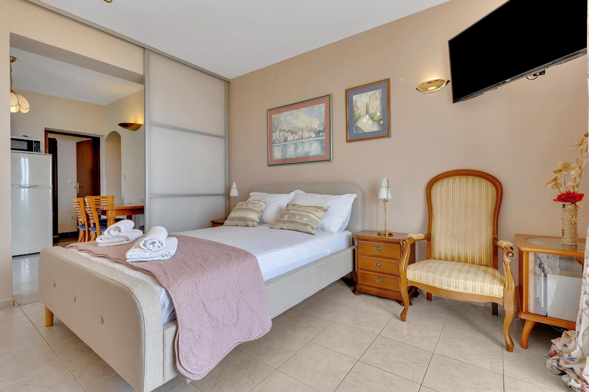 Grand View Apartments Drasnice Luaran gambar