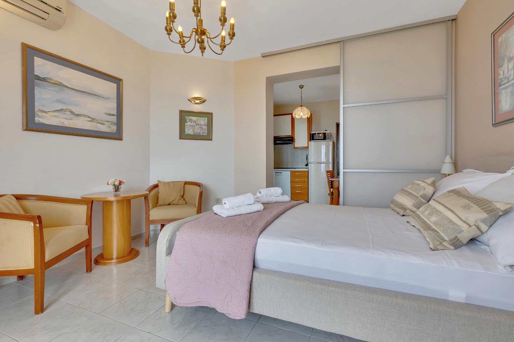 Grand View Apartments Drasnice Luaran gambar