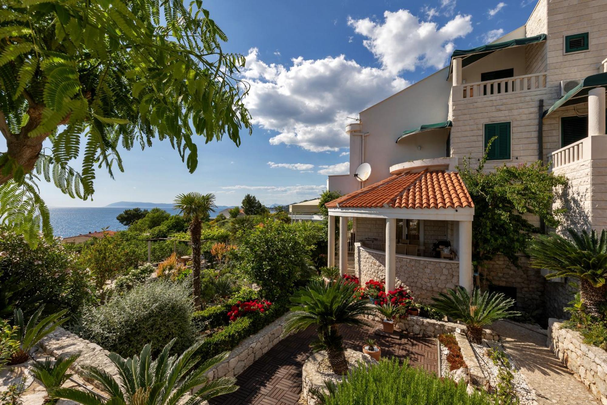 Grand View Apartments Drasnice Luaran gambar